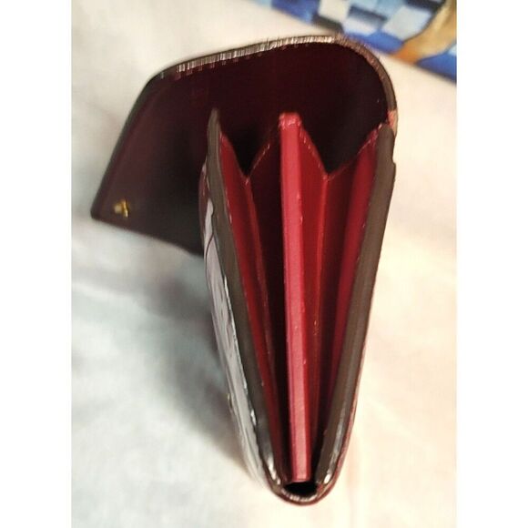 Louis Vuitton Cerise Monogram Vernis Sarah Wallet - Picture 7 of 12